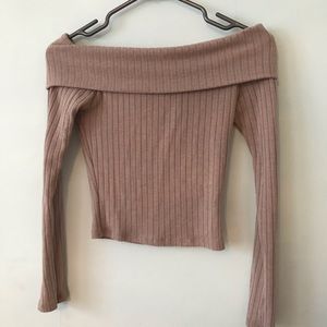 Off the shoulder long sleeve tee